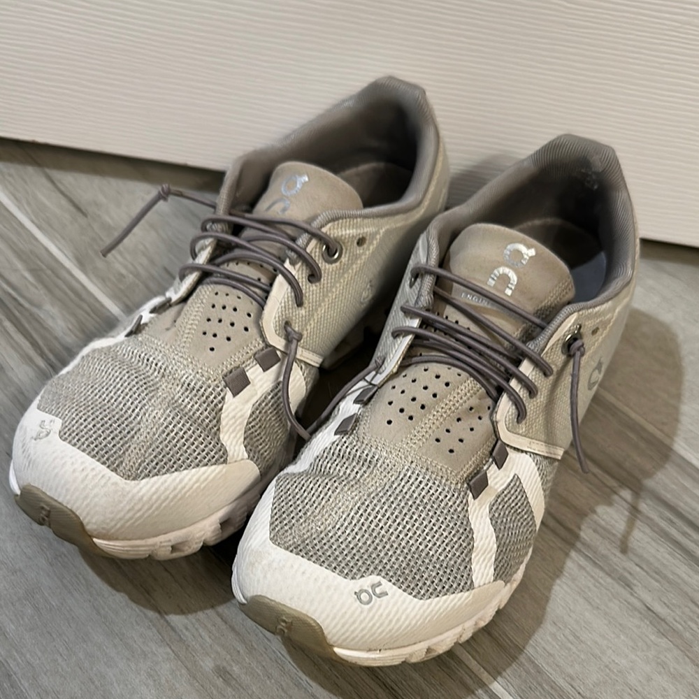 ON Running Gray and White Slip on Sneakers Cloud 5